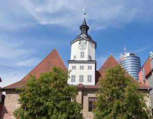 Blick vom Markt auf das Historische Rathaus