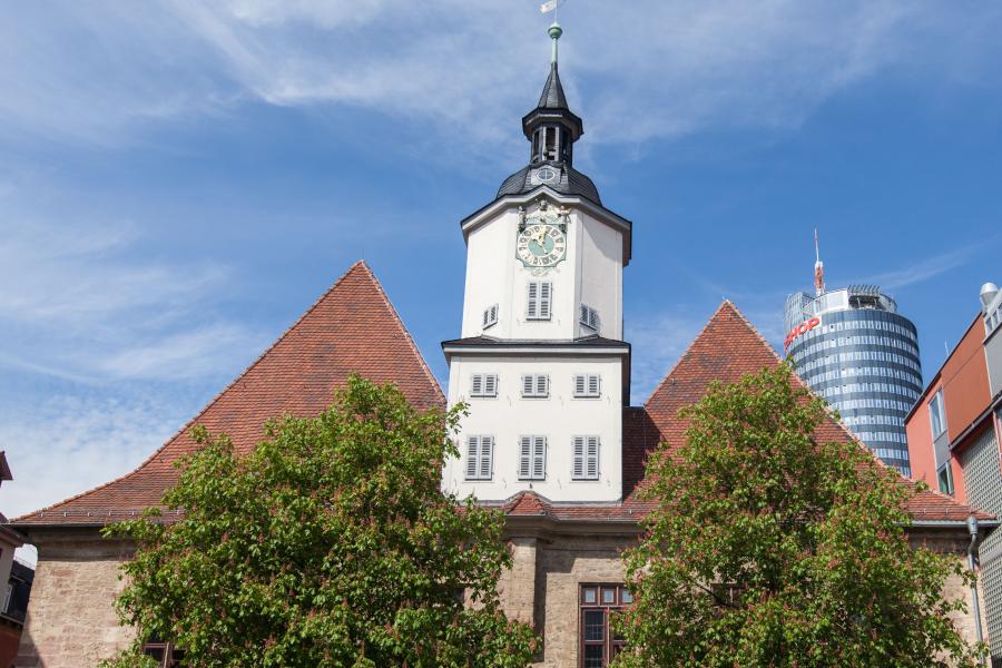 Blick vom Markt auf das Historische Rathaus